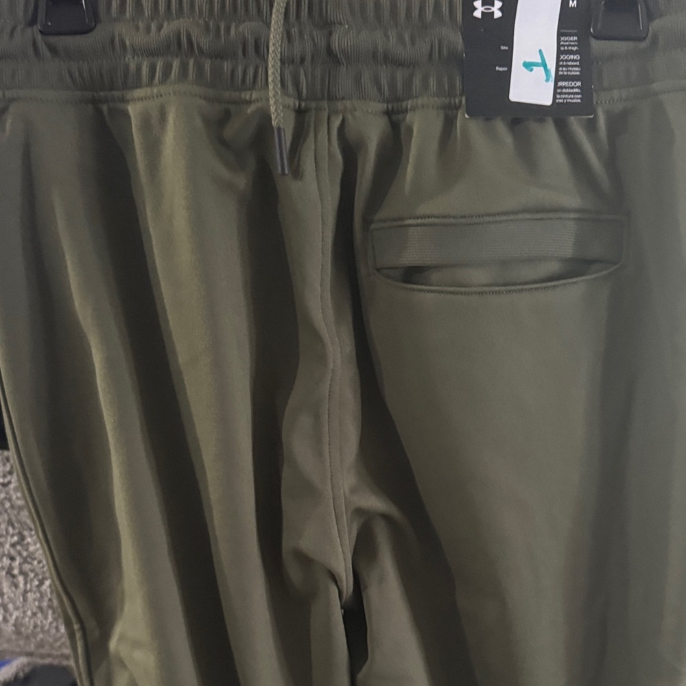 Under Armour Green Joggers with Zippered Pockets - Picture 4 of 5